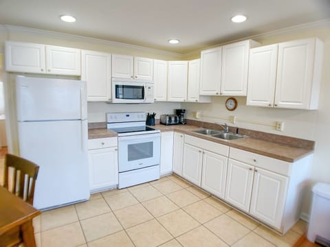 Full kitchen for your dining needs!