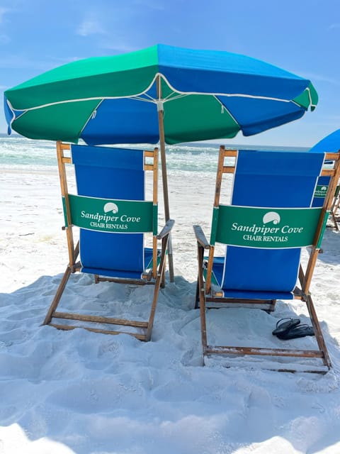 Your stay comes with beach service!
This incl 2 chairs 1 umbrella setup daily 