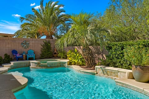 Private pool and jacuzzi.