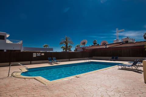 Apt. Suri communal pool area