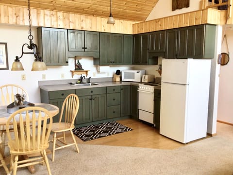 Kitchen and dining in the guesthouse.