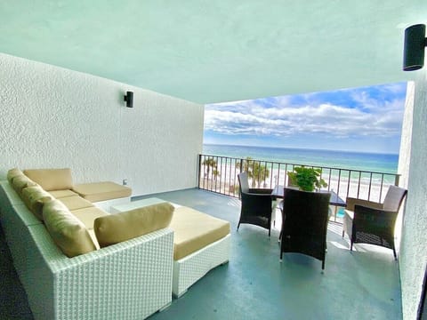 Wonderful covered balcony