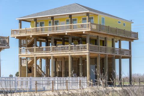 Fowl Play has huge decks and huge views!
