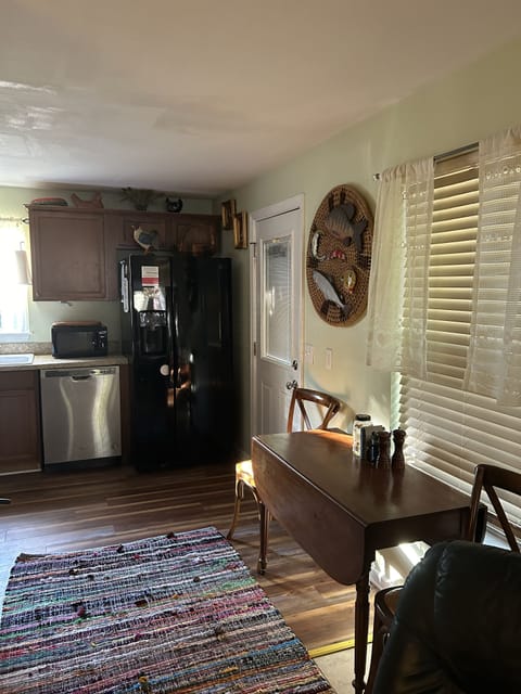 Fully stocked kitchen with filtered water and ice maker. 
