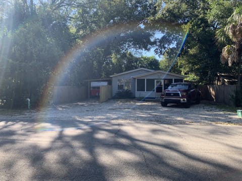 Front of Snapper shack with lots of room for boat parking. 
