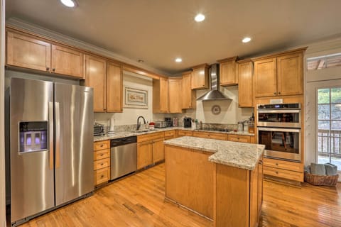 Fully Equipped Kitchen | Cooking Basics | Coffee Maker | Toaster Oven