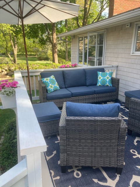 Private deck to relax on and enjoy your morning coffee or afternoon cocktail.