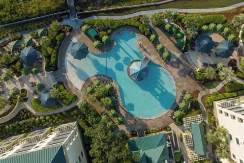 Oceanfront Sparkling Pool to cool off in.