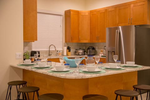 Eat in Kitchen for 6