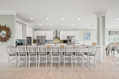 Have breakfast every morning at the bar before heading out to the beach!