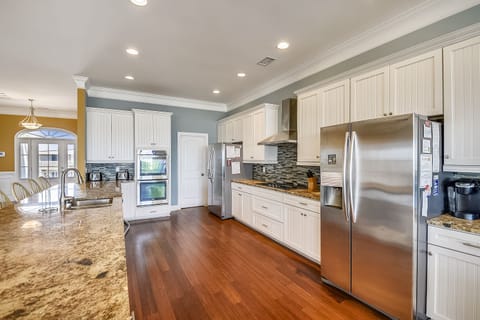 A fully stocked kitchen makes meal preparation a breeze.