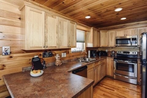 The full kitchen includes all major appliances, slow cooker and coffee maker