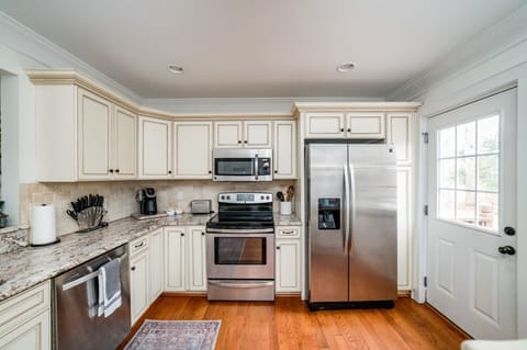 Ready stocked kitchen w/ pots & pans, dishware, etc. for you!