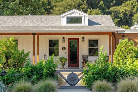 Le Coop private entry