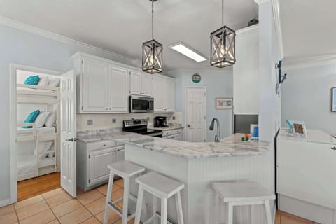 Additional seating for 3 at the breakfast bar!