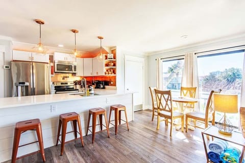 Ample dining (or working from home) space in the sunshine!