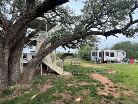 RV at Refuge Campground Lake Godstone