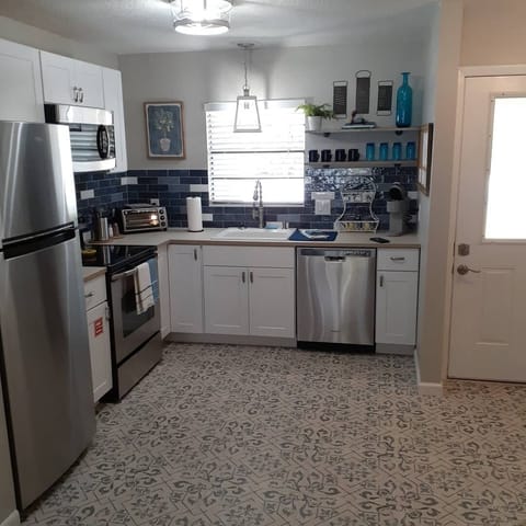 New Kitchen! So clean & well equipped