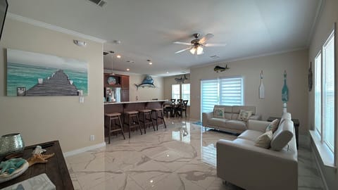 El Tesoro a Beautiful 3 Bedroom 2 Bath Marathon Home w/ Private Pool & Dock House in Marathon
