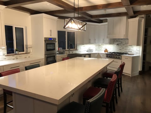 Large gourmet kitchen perfect for gatherings.