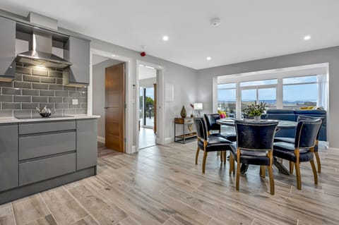 Kitchen / Dining Area