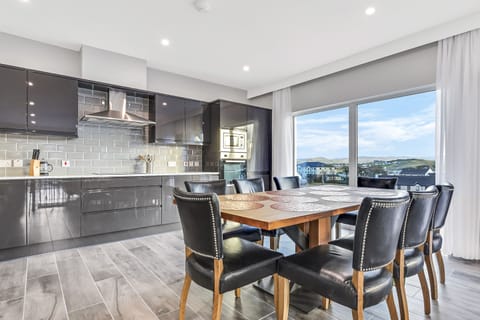 Kitchen / Dining Area
