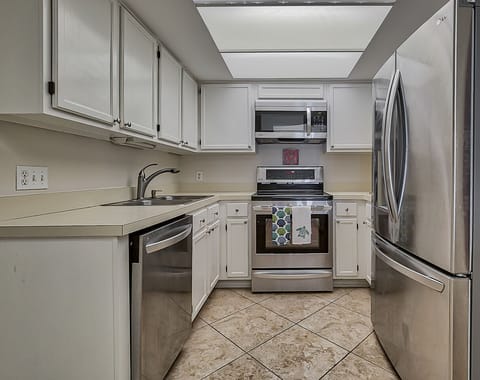 Fully stocked kitchen w new stainless appliances. Full size adjoining laundry rm