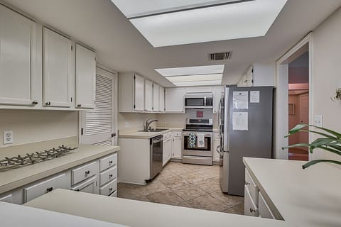 Fully stocked kitchen w new stainless appliances. Full size adjoining laundry rm