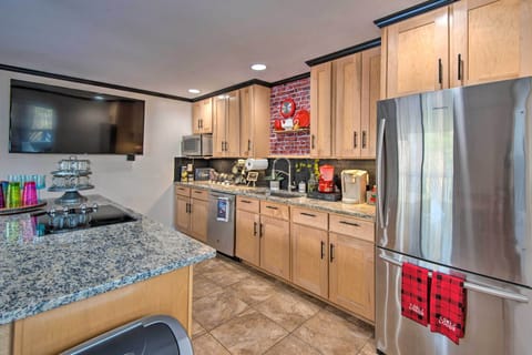 Kitchen | Fully Equipped w/ Cooking Basics