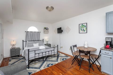 One Queen bed to sleep up to 2 people