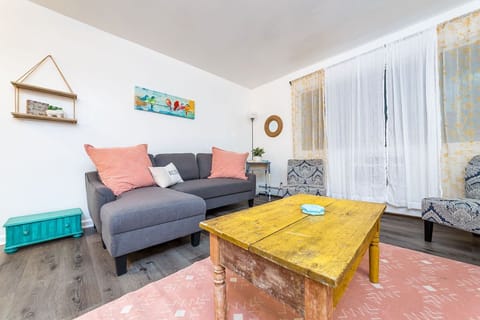 Living room
Leads right into the kitchen/dinning room
55" Roku TV