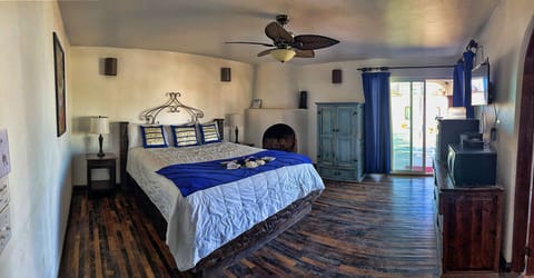 King bed with views to the ocean.