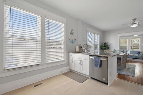 Main Level - Kitchen 