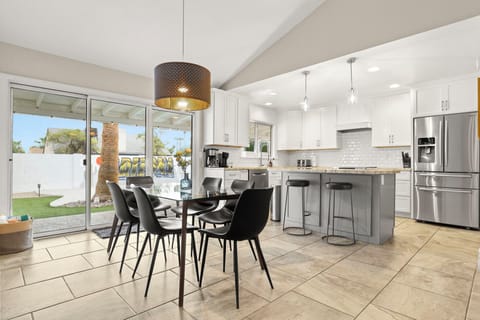 Dining Area - Kitchen