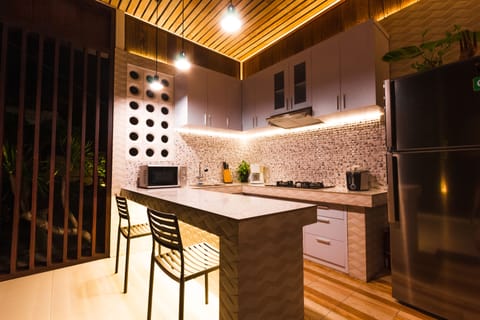 tampak dapur saat malam hari