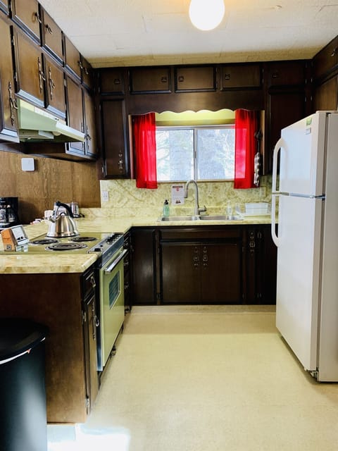 Enjoy the experience of making your meals in this cute vintage kitchen, fully stocked with everything you should need to make your meals. 