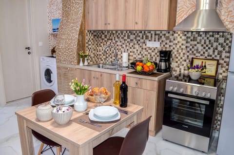 A fully equipped kitchen awaits you to prepare lovely meals!