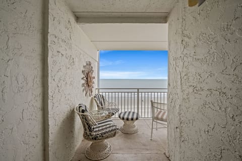 Head out onto the oceanfront balcony for amazing views!