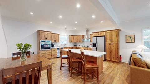 Seating at island as well as bistro table