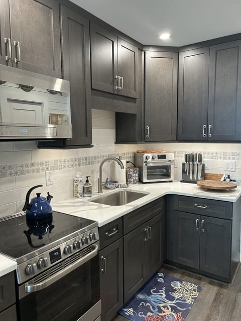 Fully stocked kitchen to prepare a full meal or quick snack! 