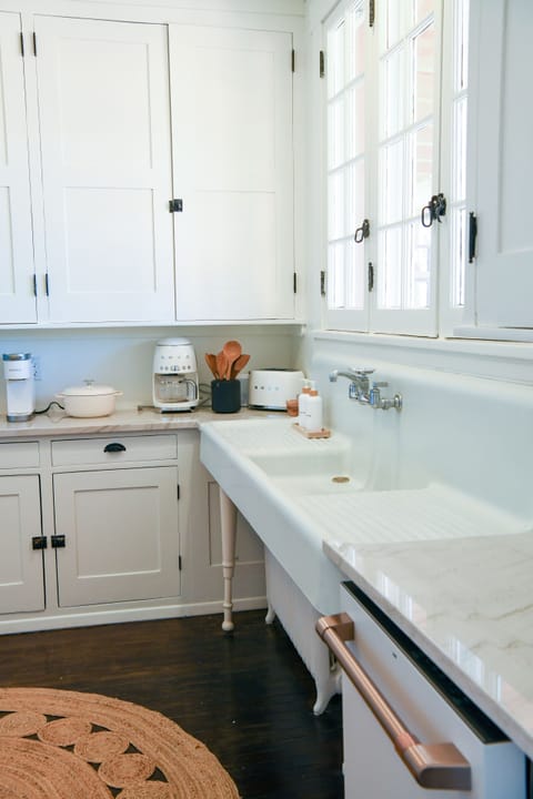 Newly renovated and updated kitchen 