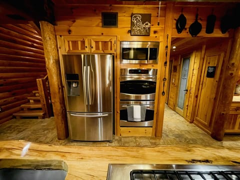 Mystic Lodge Chef Kitchen with Double Oven