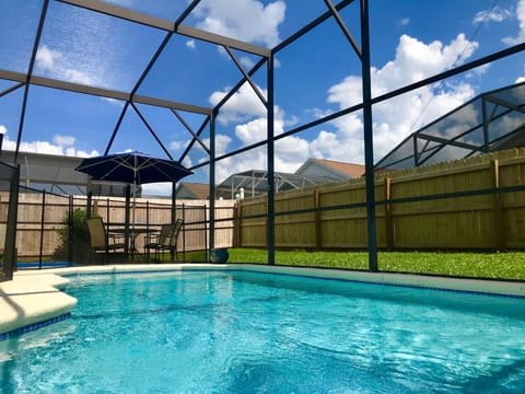 private fenced in pool / wheelchair friendly.