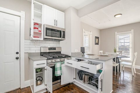 Fully updated kitchen with everything you need to prepare a good meal!