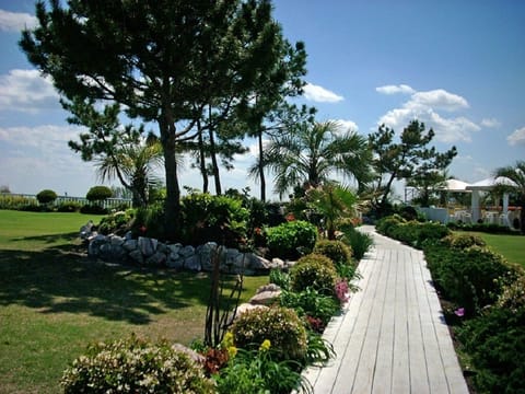 walk way to hotel and beach