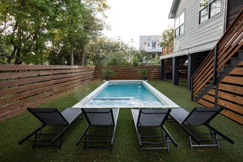 4 Sunloungers