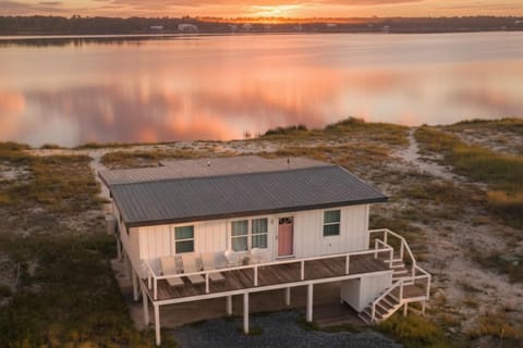 Private lagoon beach in the backyard and the Gulf beach is only a 30-second walk across the street. Beautiful sunsets in the backyard and awe-inspiring sunrises over the the Gulf.