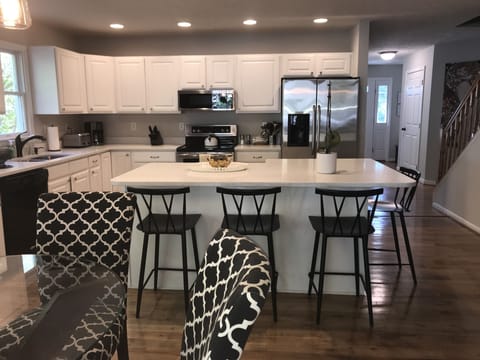 Eat-in kitchen seats 8