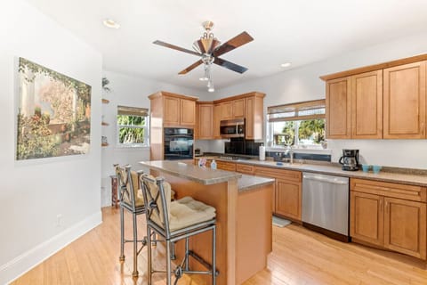 2nd floor kitchen -- spacious and modern