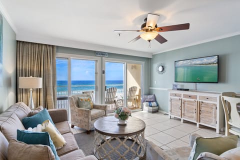22-Crystal-Sands-208B-Living